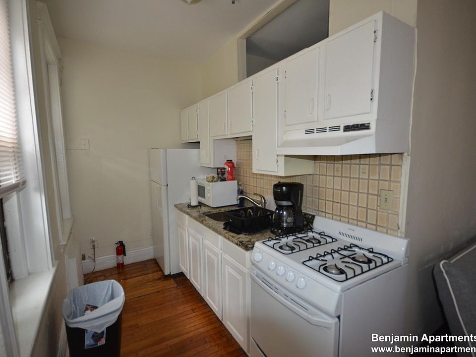 2nd image of 58 Queensberry St APT 12C