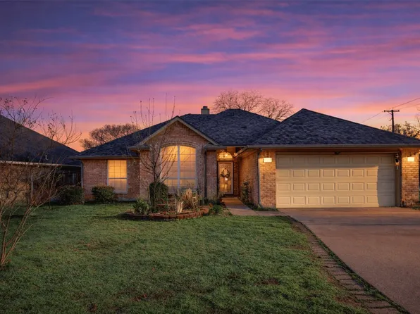 2521 Classic Ct W, Bedford, TX 76021