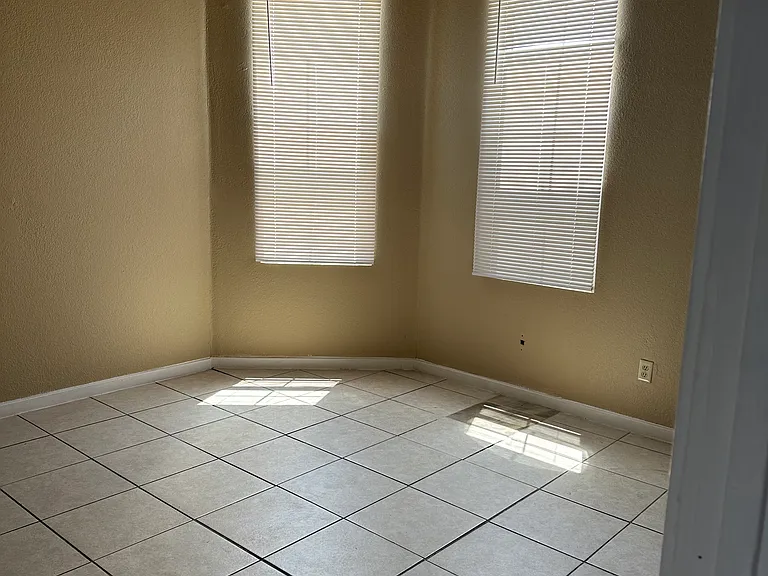 108 N Aurora St #108 — Photo 2