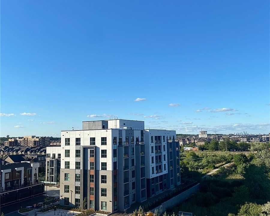 1st image of 95 Dundas St W #615