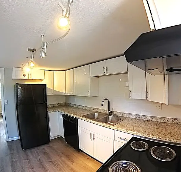 617 Manitou Ave — Photo 3