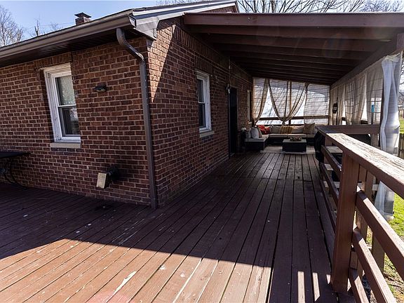 5th image of 842 Anderson St