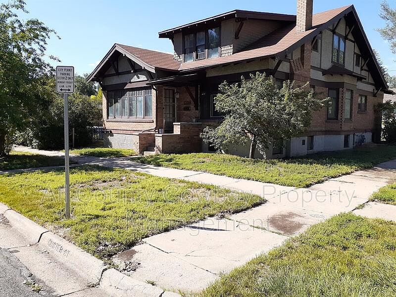 1st image of 1319 Custer St
