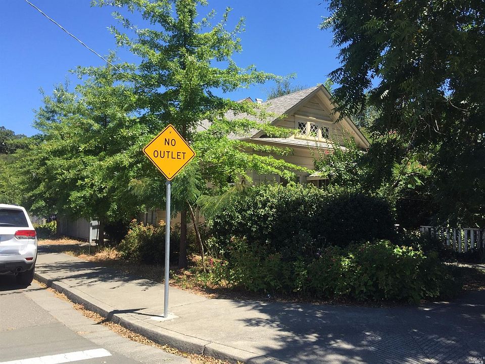 2nd image of 209 W 3rd St