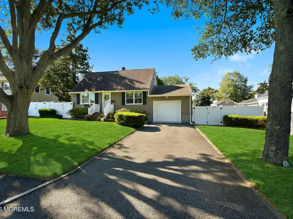 1 Fairway Drive, Toms River, NJ 08753