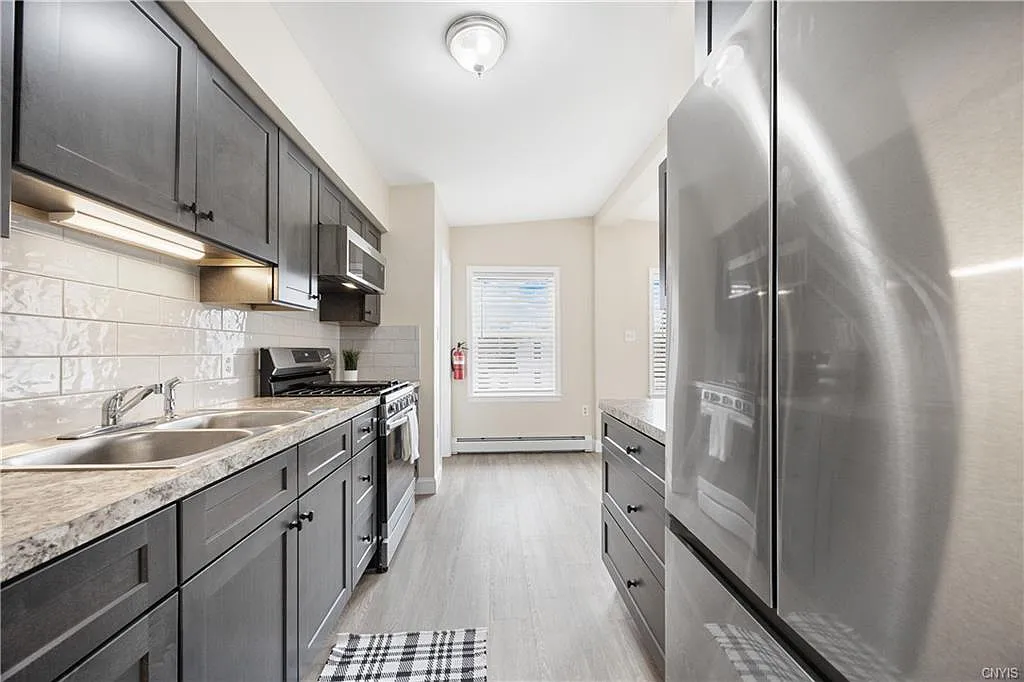 2 bed, 900 sqft, $1,500 — Photo 4
