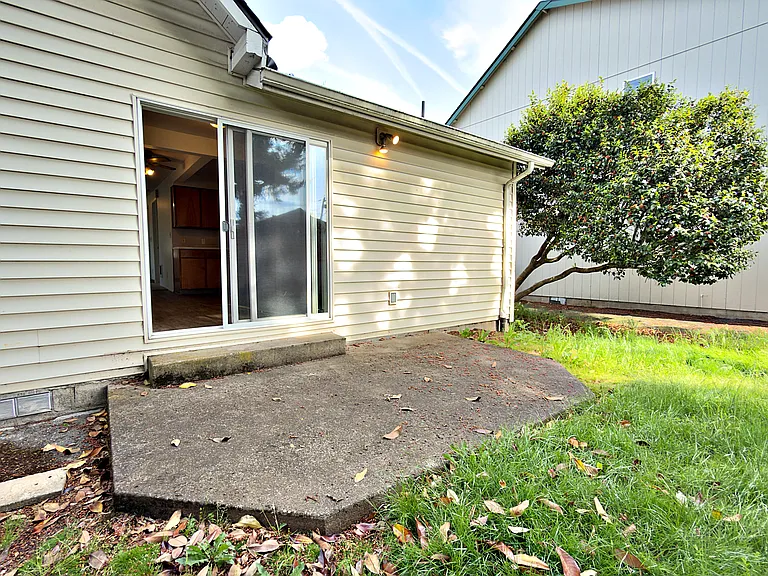 905 NE 94th Ave — Photo 37