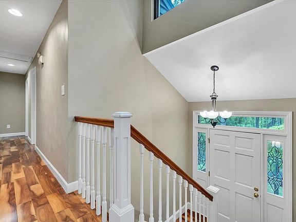 3rd image of 5424 Highfields Rd