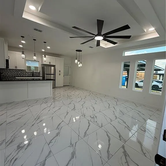 1215 Rosewood Ln #1 — Photo 2