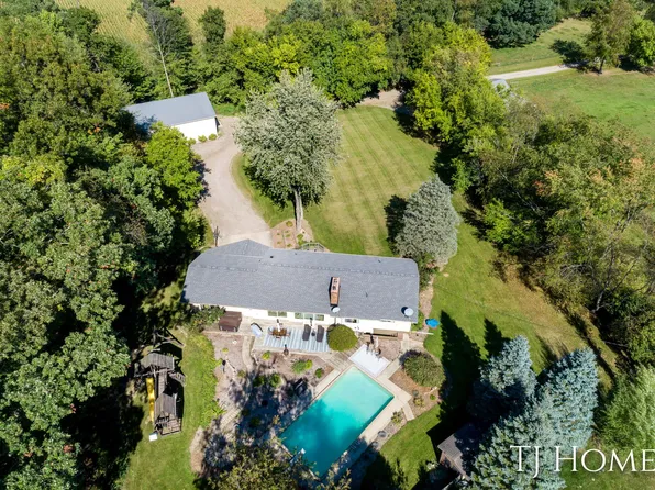 6425 N Moe Rd, Middleville, MI 49333