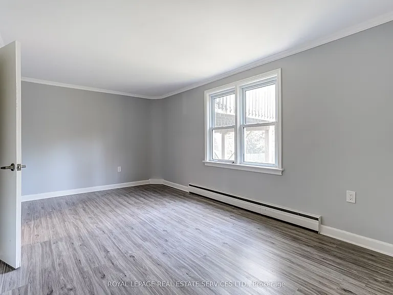302 Maple Ave #MAIN FLOOR — Photo 22