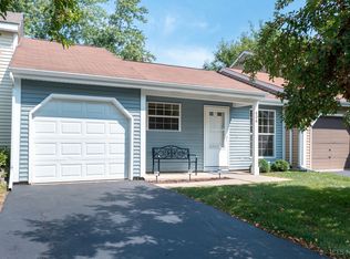 606 Yale Ln, Island Lake, IL 60042