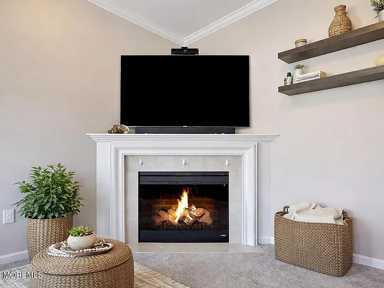 631 Sloan Ct — Photo 4
