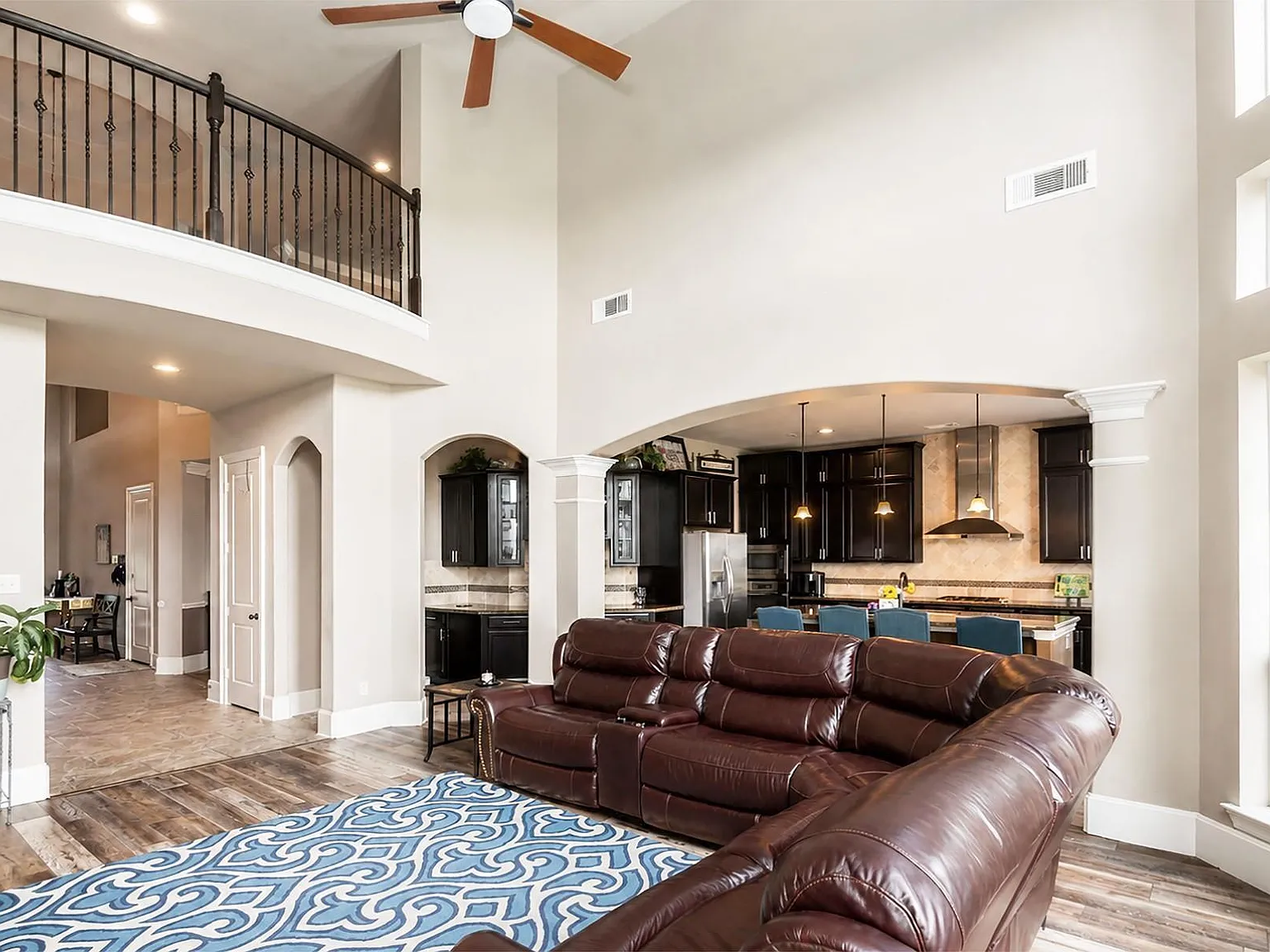 4 bed, 3.5 bath, 3627 sqft, $3,200 — Photo 3