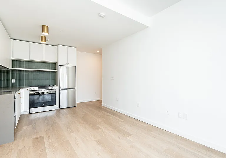 527 Grand Ave #306 — Photo 3