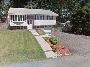 77 Halley Rd, Lowell, MA 01854