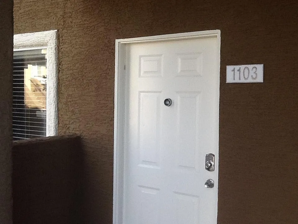 Building Photo - 8070 W Russell Rd #1103