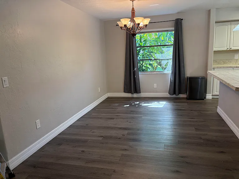 203 Esther St — Photo 37