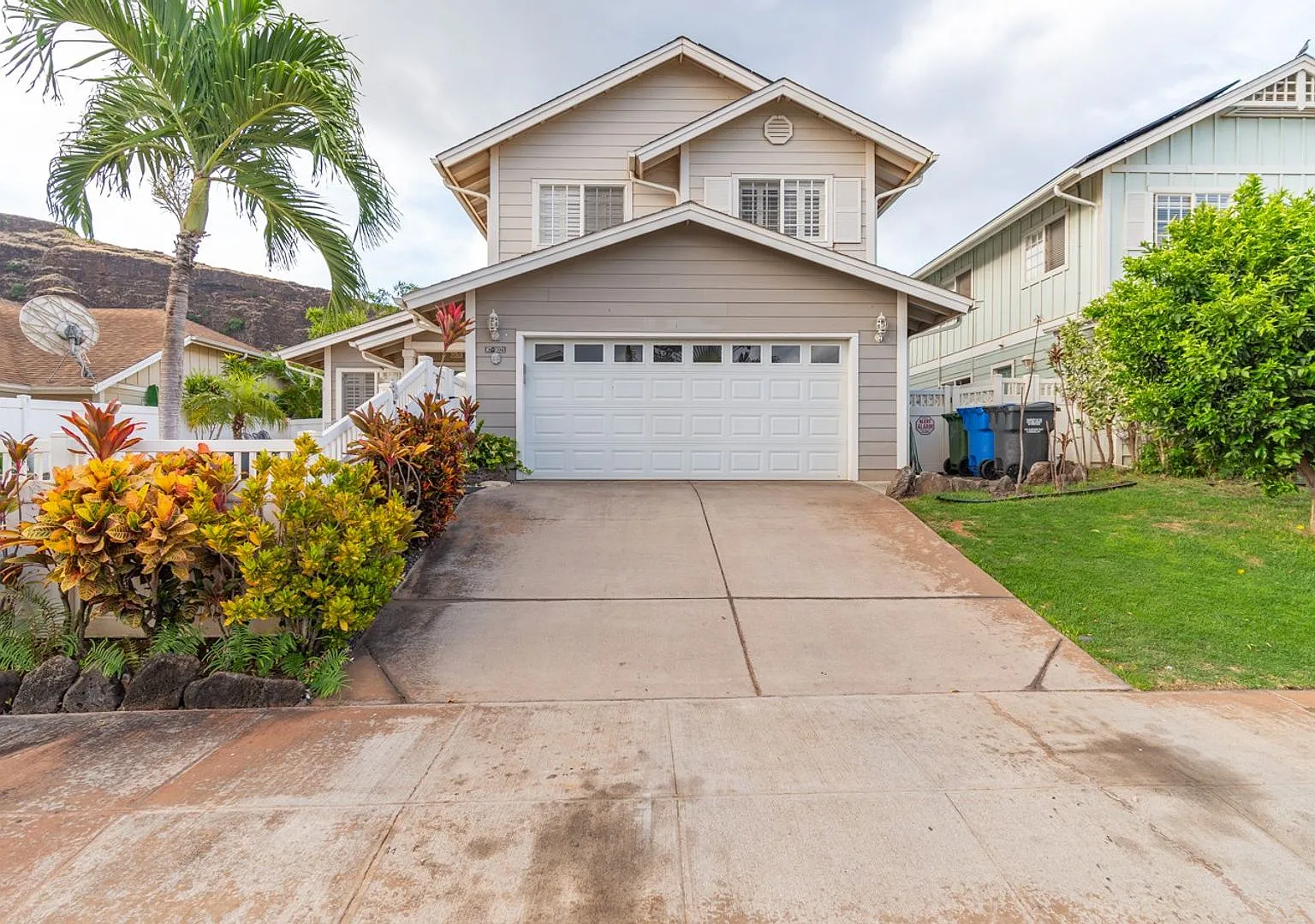 3br/2ba Home W/Enclosed Yard & Solar Panels! Pets Negotiable — Photo 1