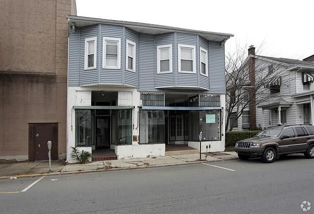 1st image of 198 S 1st St APT 3
