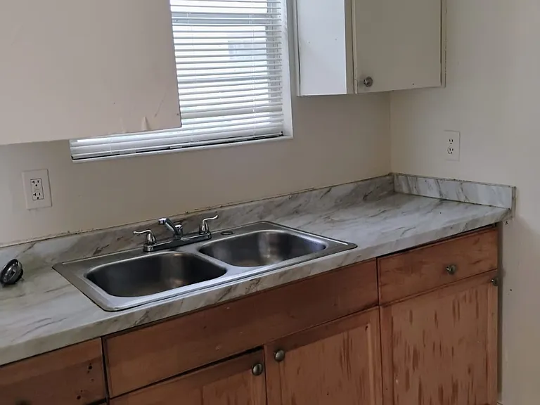 538 State St — Photo 18