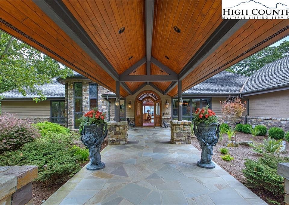 1st image of 375 Summit Park Dr