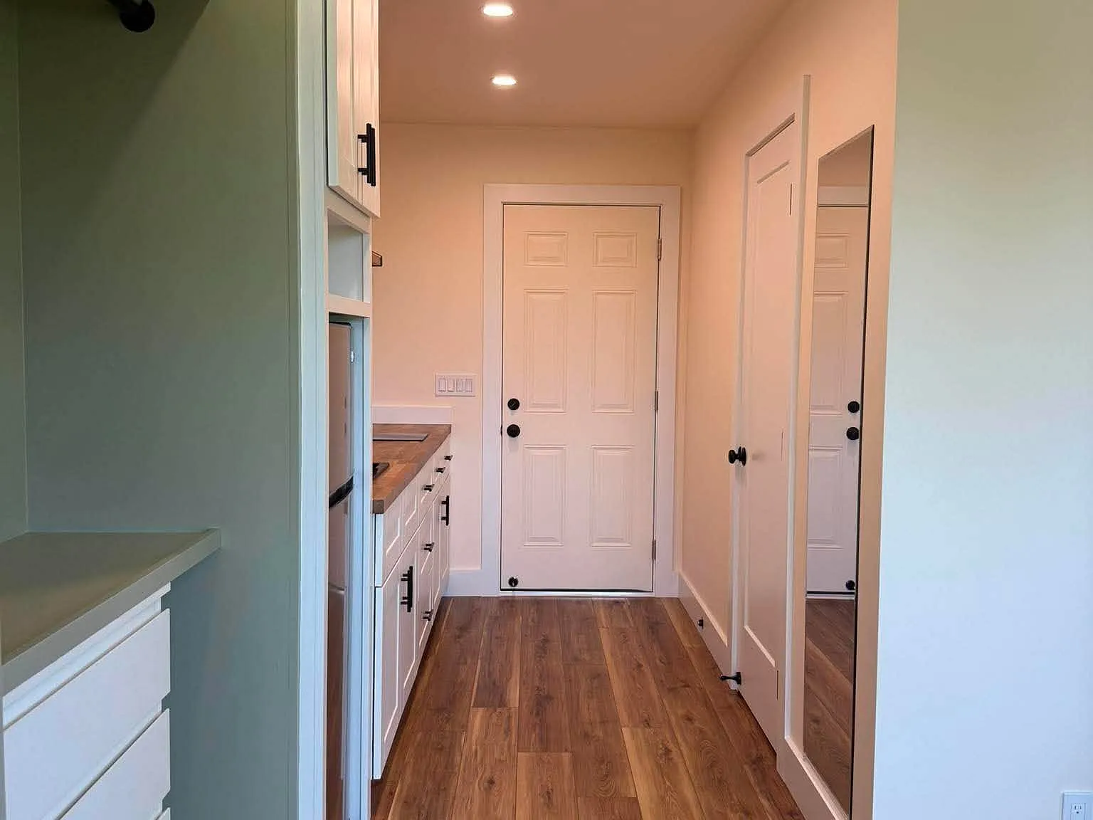 3 bed, 2.5 bath, 900 sqft, $4,600 — Photo 3