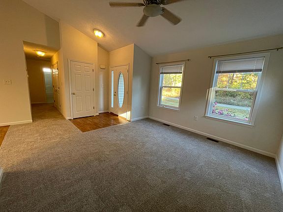 4th image of 71 Stratford Dr
