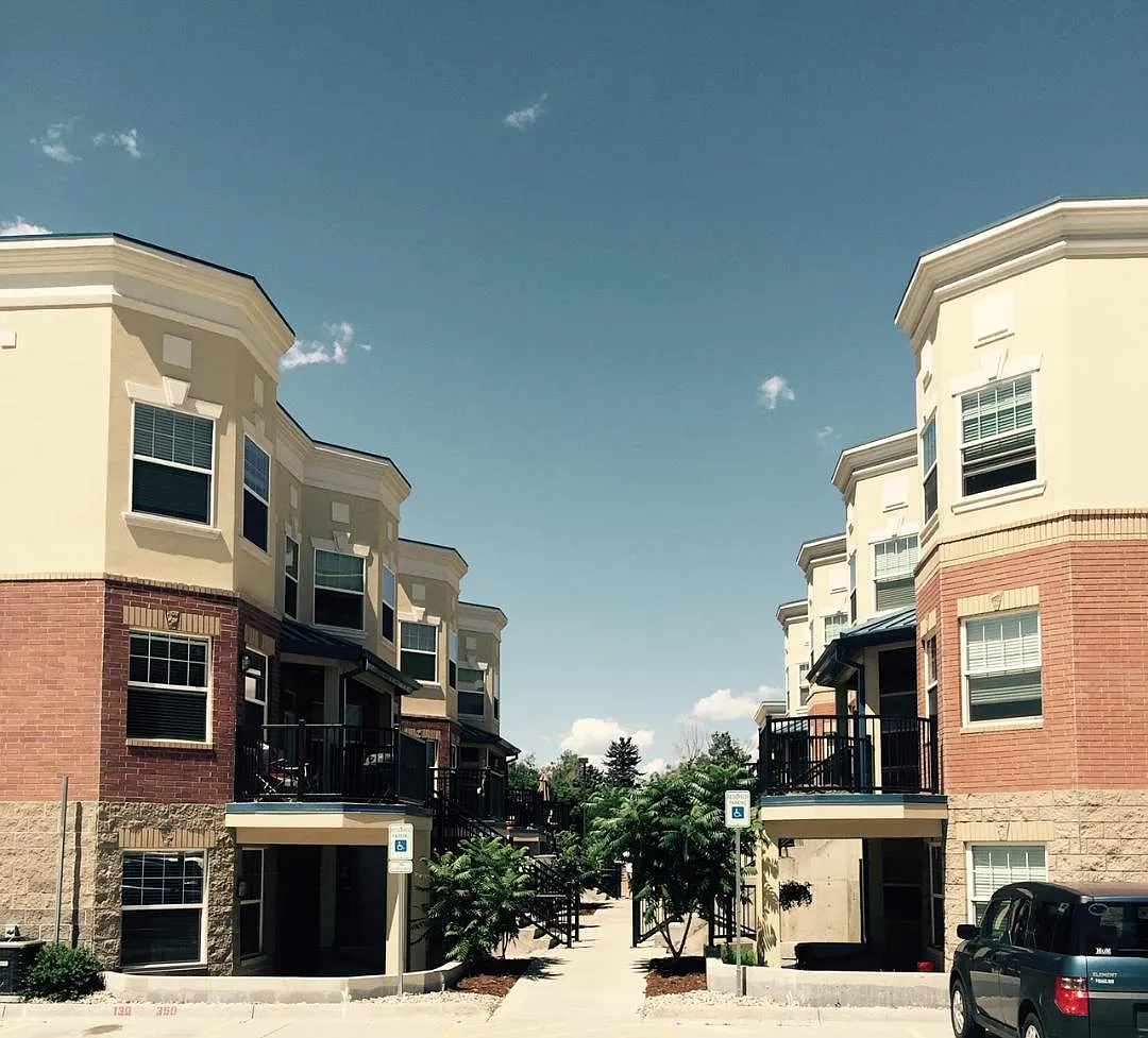 2 bed, 875 sqft, $1,695 — Photo 2