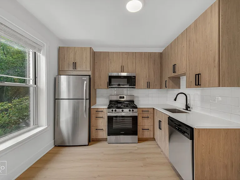 2139 W Lunt LLC — Photo 15