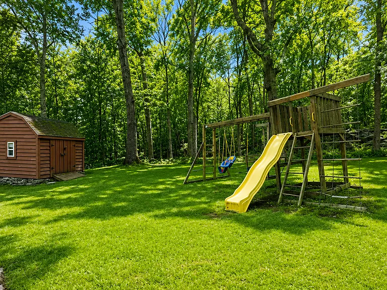 338 Clove Rd — Photo 15