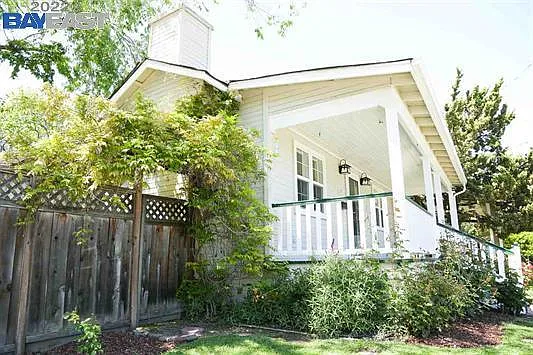 1505 Brooks St — Photo 11