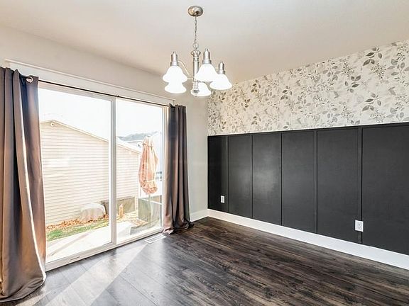 Dining room with sliding doors to patio