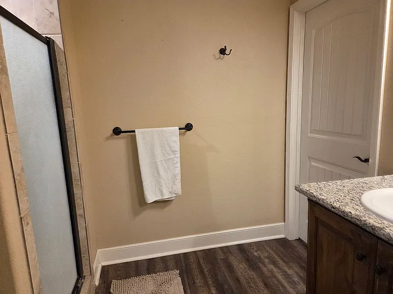 5224 Jarvis St — Photo 17