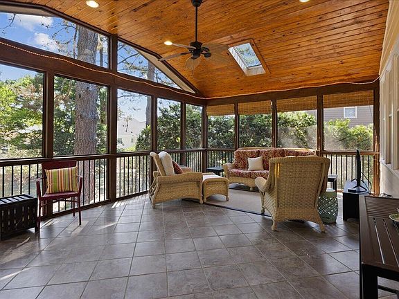 3rd image of 4206 Heathgate Ln