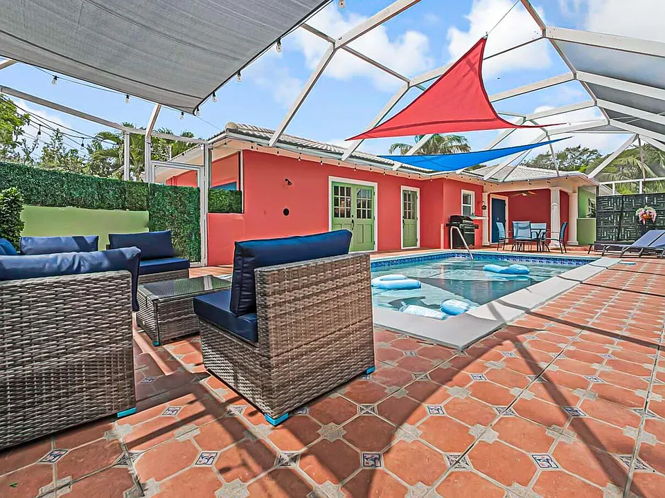 532 N Palmway