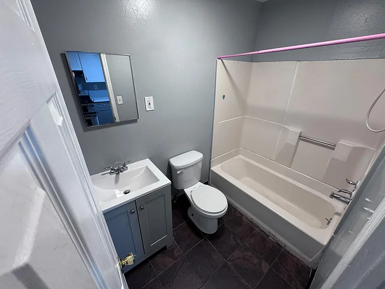 84 2nd St #G4 — Photo 3