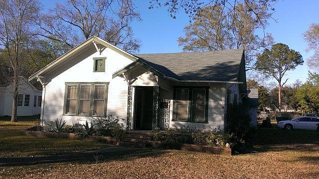 1st image of 2400 Las Palmas Dr