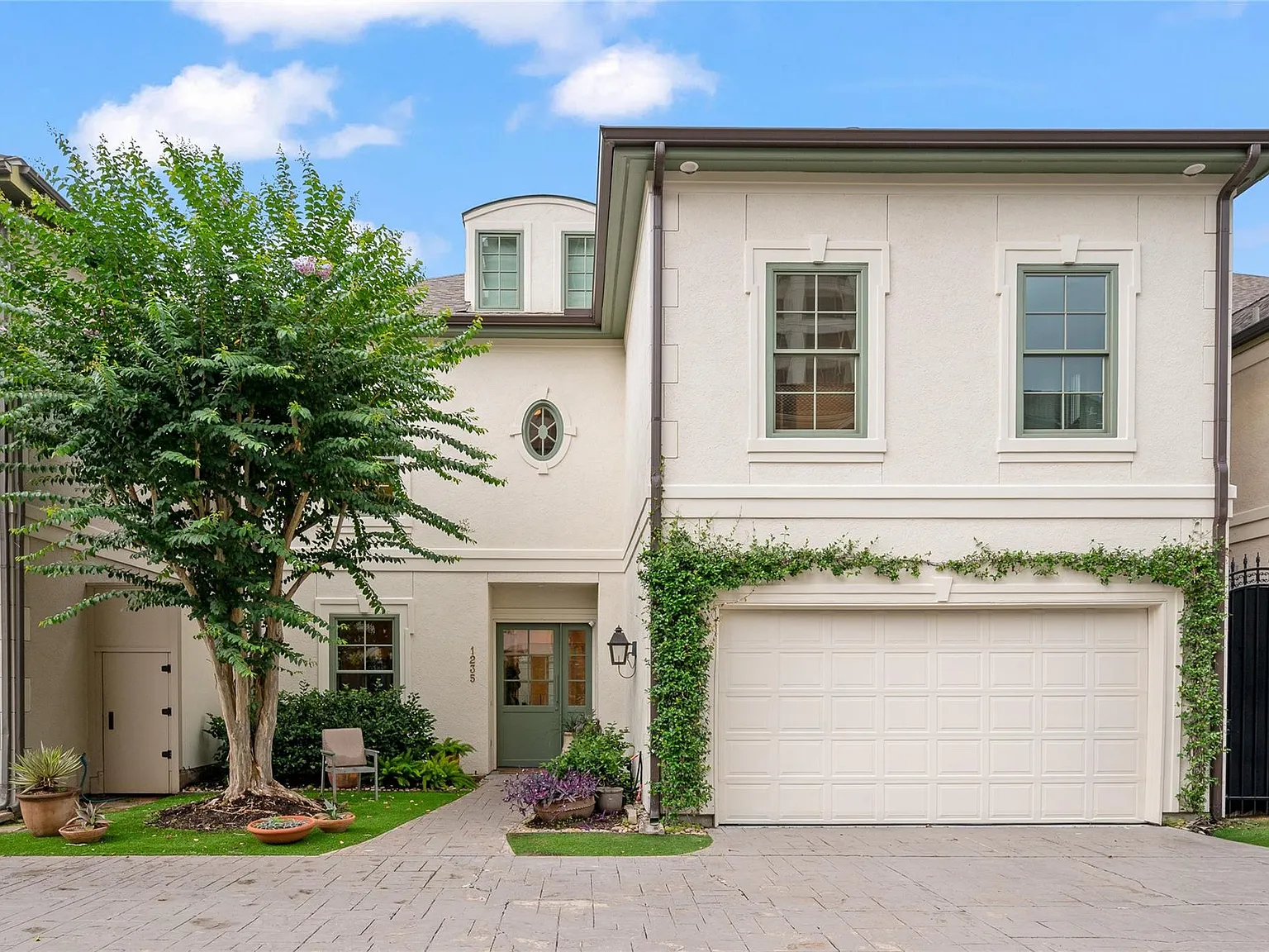 3 bed, 4.5 bath, 4114 sqft, $11,500 — Photo 1