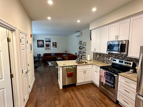 3rd image of 340 S 21st St #1R