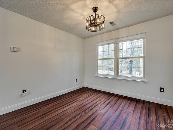 4th image of 8926 Meadowmont View Dr