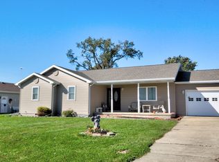102 Horseshoe Dr, Martinton, IL 60951
