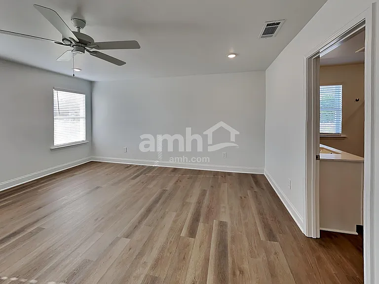 322 Golucke Way — Photo 10