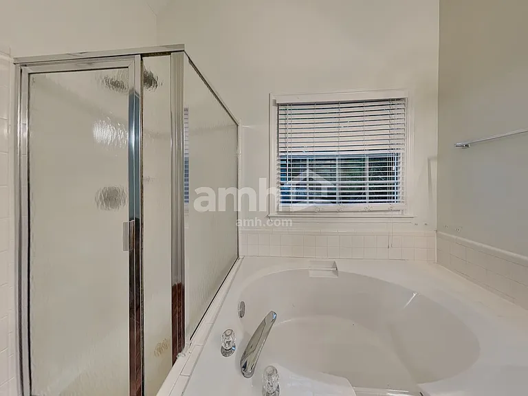 102 Selsey Dr — Photo 15