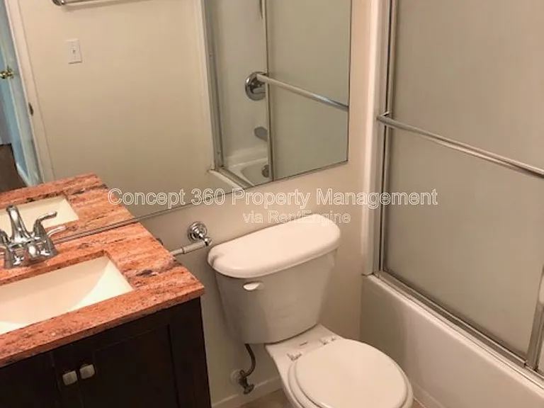 2934 E 11th St #101 — Photo 36