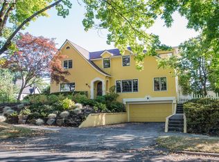 32 NE Laurelhurst Pl, Portland, OR 97232