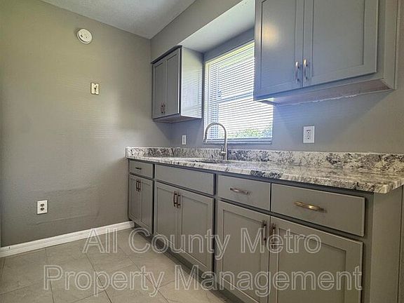 5th image of 415 Apopka Hills Cir