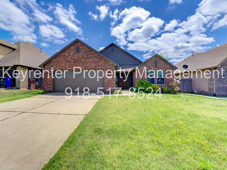 1911 W Canton Pl — Photo 3