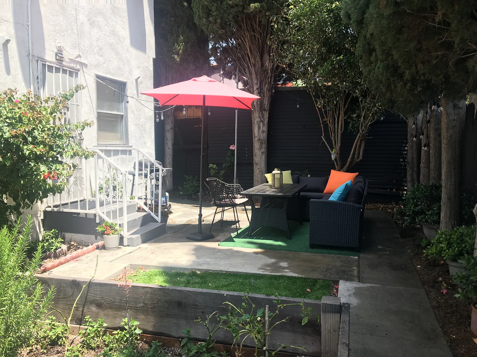 6056 Fountain Ave — Photo 3