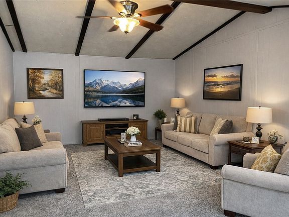 5th image of 75 Edgewater Dr